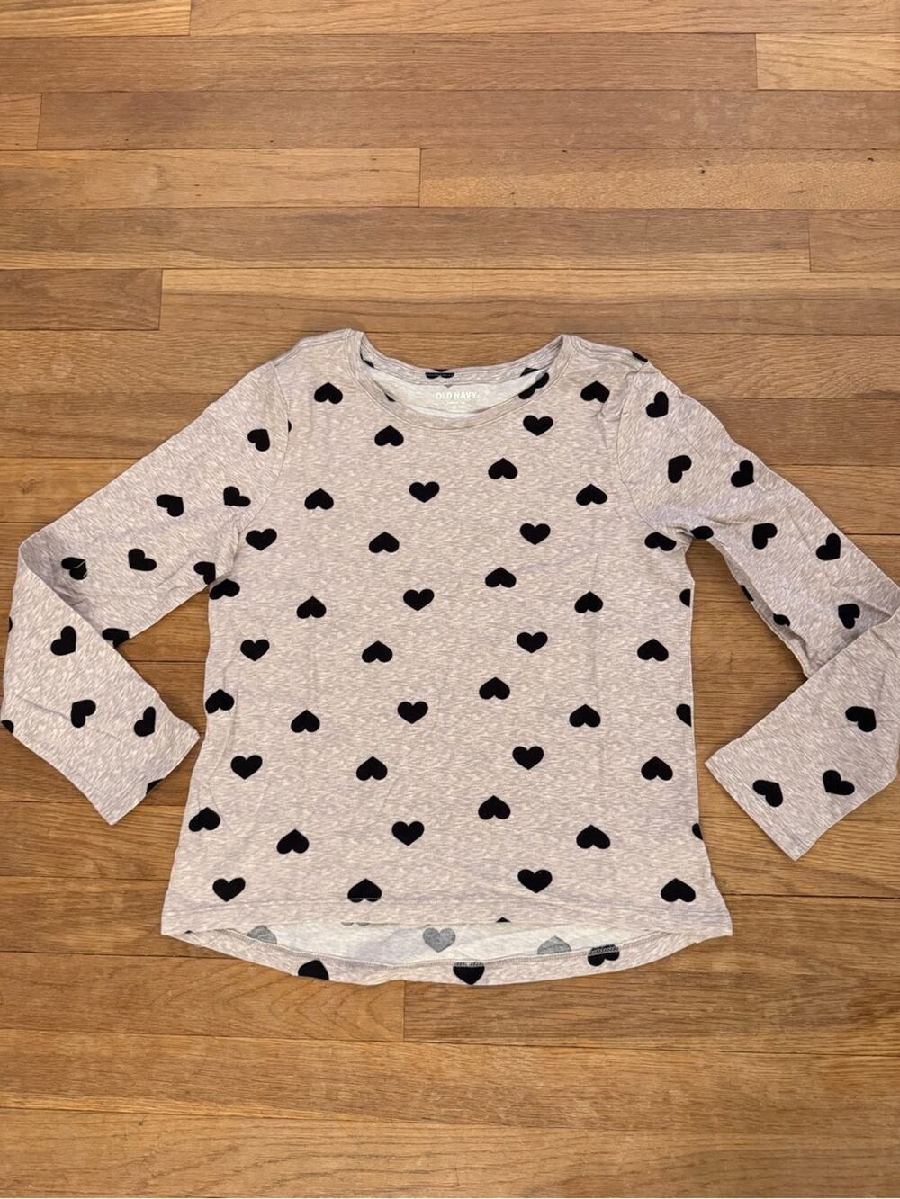 NWOT Old Navy Girls' Gray Black Heart Softest Tee - Size L (10-12)
 b10